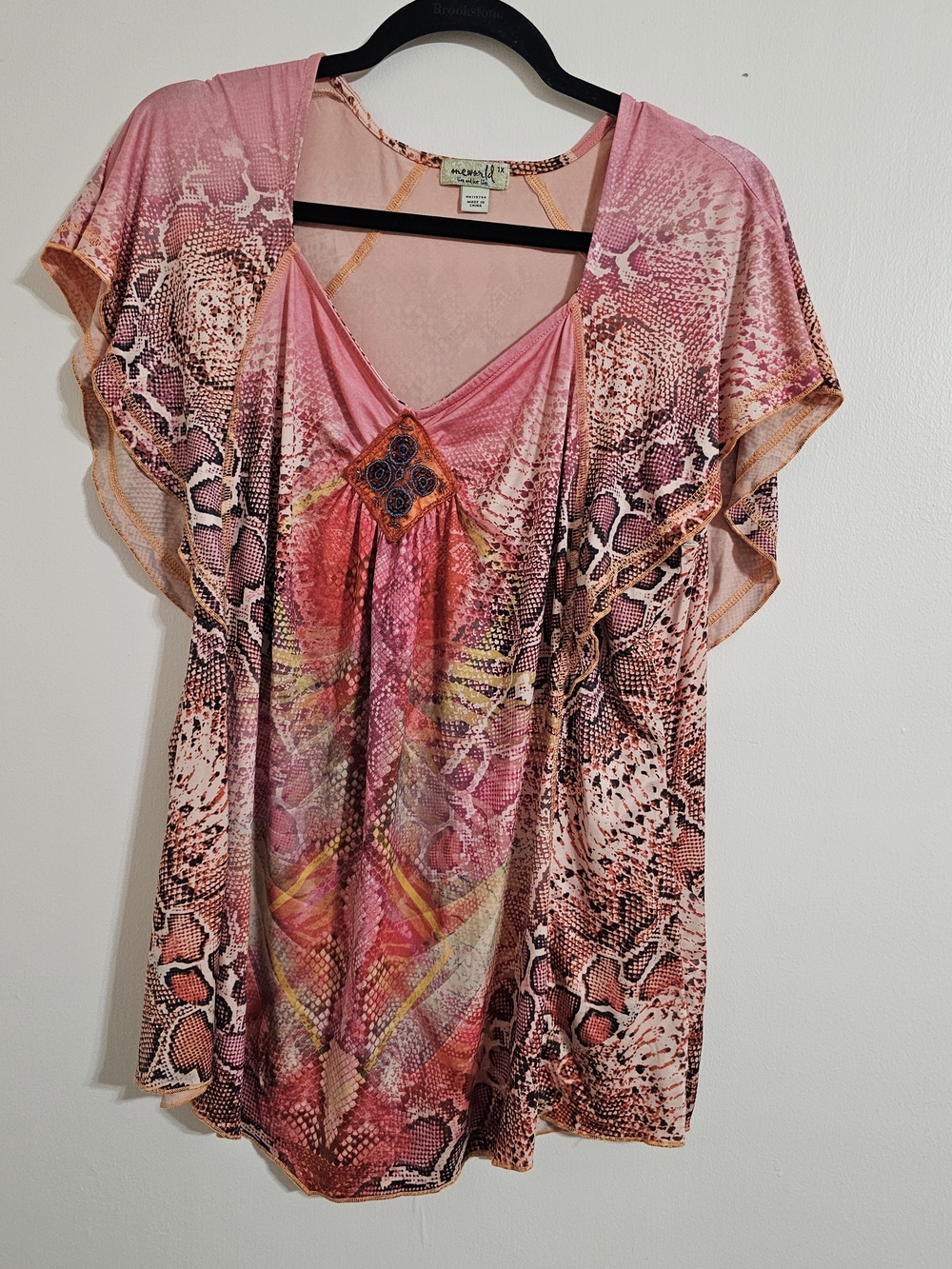 ONE WORLD 1X Peachy Pink Snake Patterned Sublimatiin Flutter-Sleeve Tunic Top